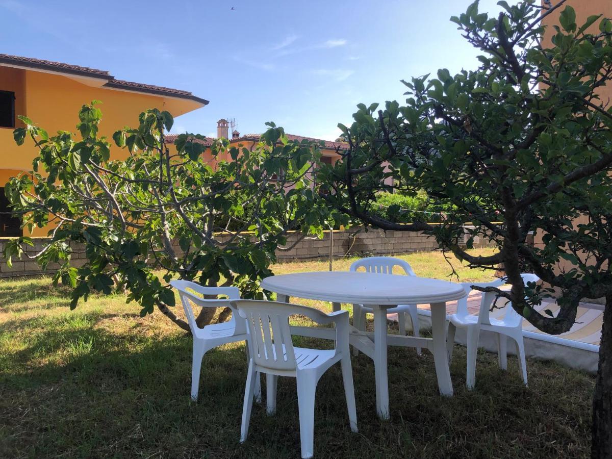 Private Apartment With Garden Cannigione Exterior foto