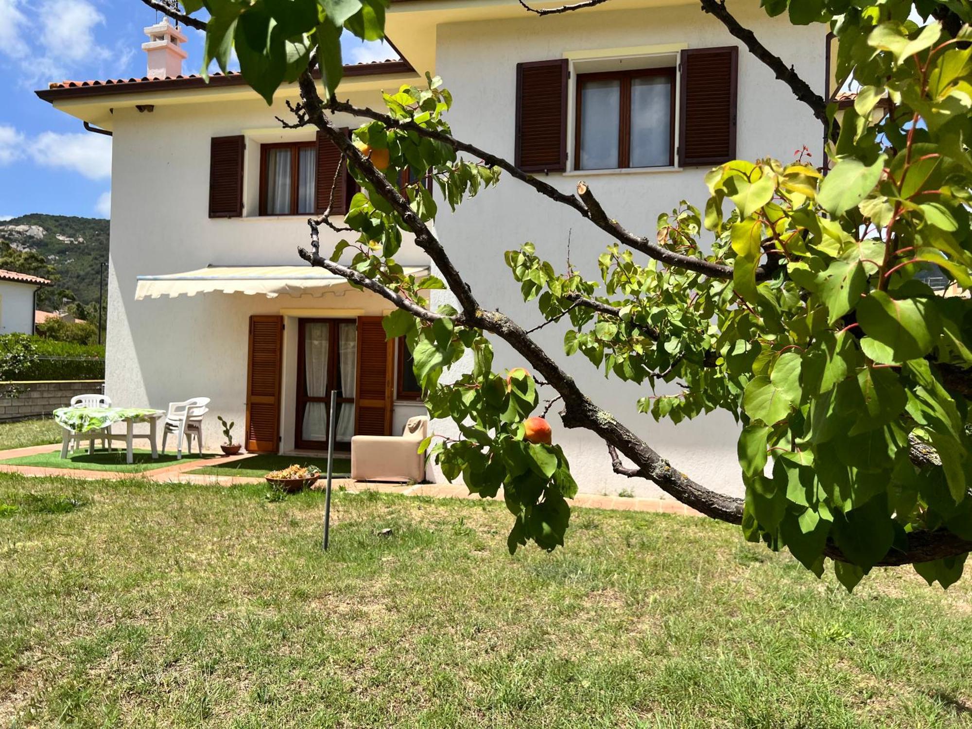 Private Apartment With Garden Cannigione Exterior foto